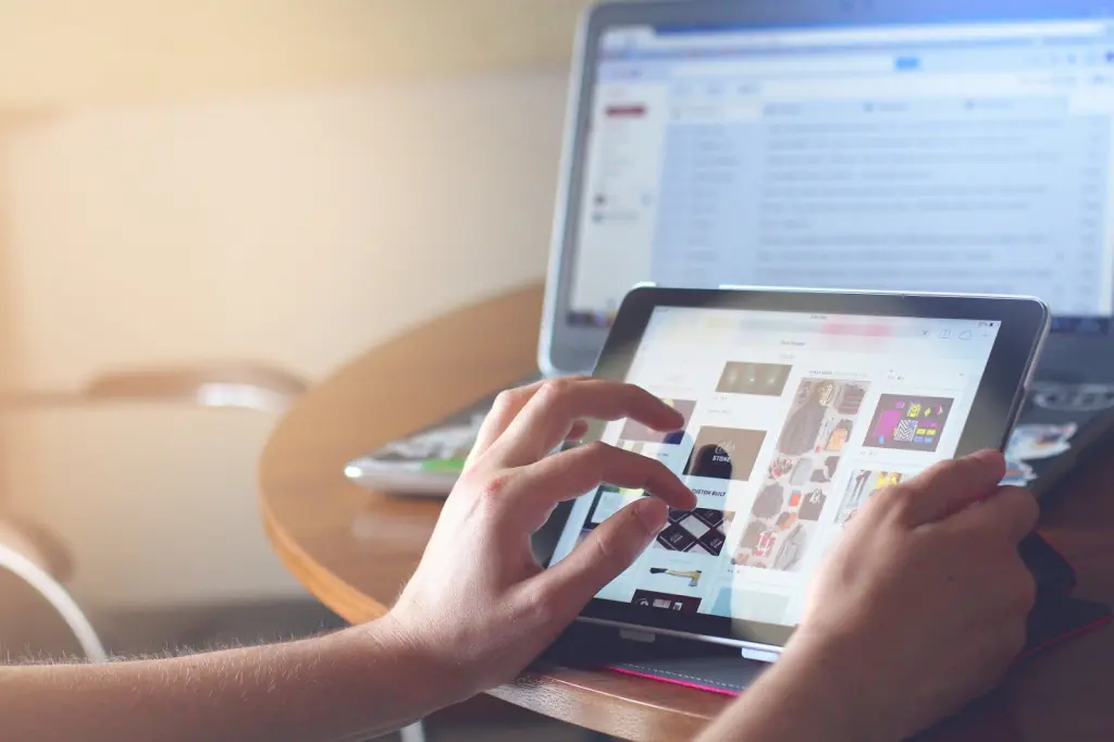 How does Social media affect eCommerce?